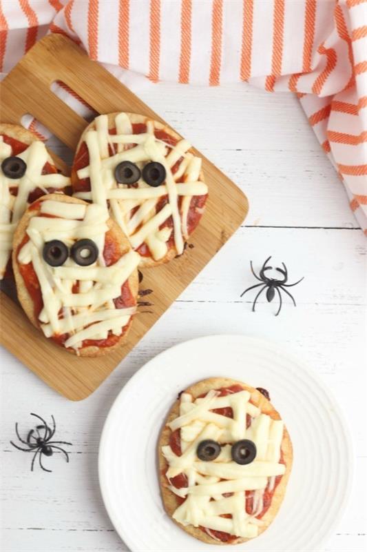 halloween -pizzan täytteen ideoita muumioita juustolla