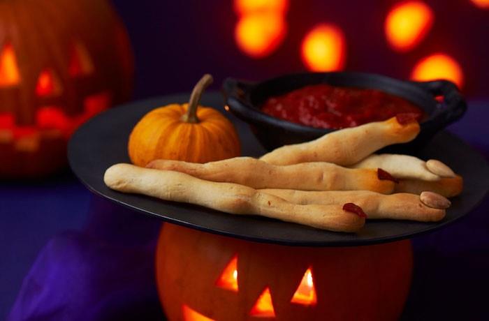 halloween praty reseptit noidan sormet paistavat kurpitsataikinan manteleita