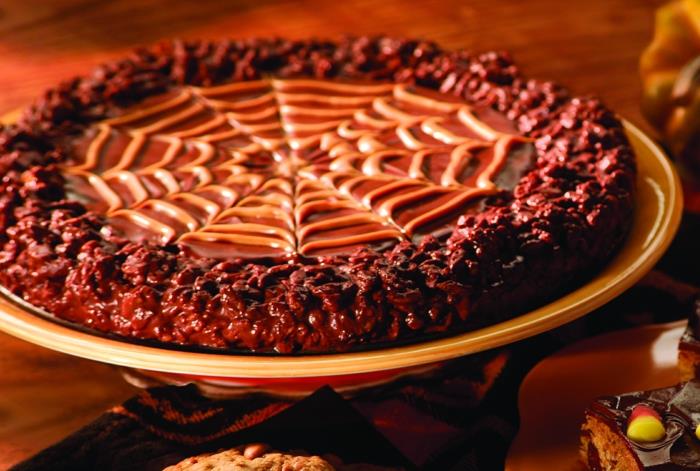 halloween -reseptit seitti -suklaakakku