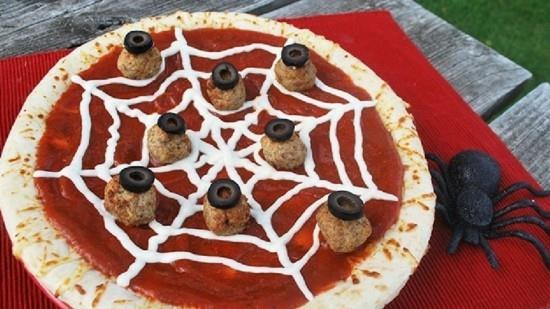 halloween seitti web pizza täytteet ideoita oliivi lihapullia