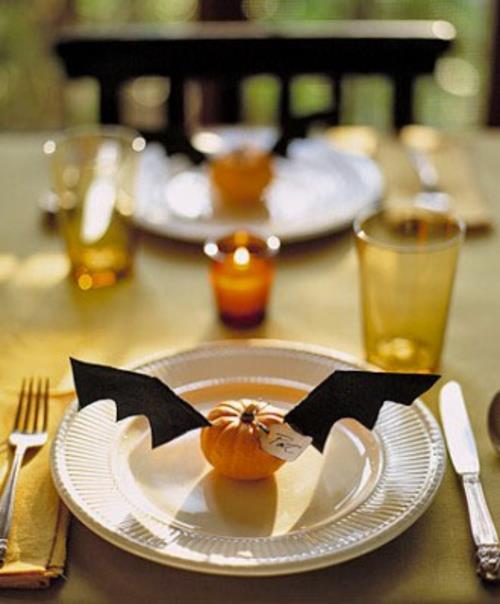 halloween -pöytäkoriste mini -kurpitsa, jossa siivet paikkakortteina
