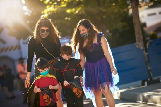 halloween -paraati lasten kanssa 2020