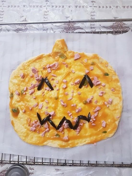 hallowen kurpitsa kasvot pizza täytettä ideoita