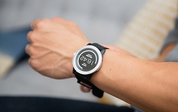 kädessä pidettävä Matrix PowerWatch 2 -älykello