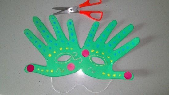 kädenjälki naamio lasten kanssa karnevaaleille