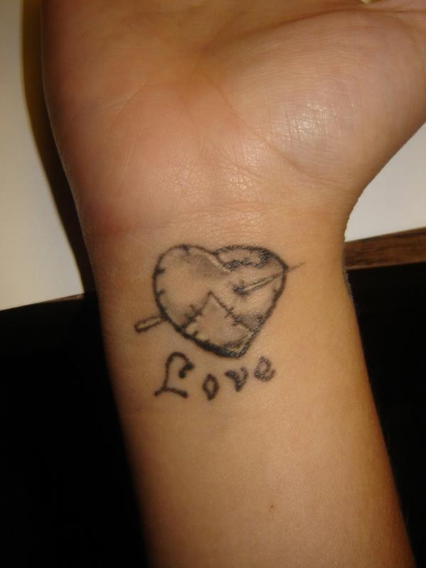 rannetatuointi sydän tatuointi sanontoja rakkaus