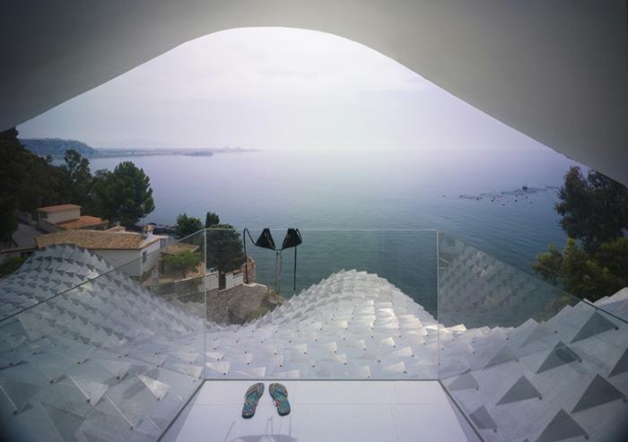 talo meren rannalla ostaa kiinteistön Espanja merinäköala parveke lasi kaide