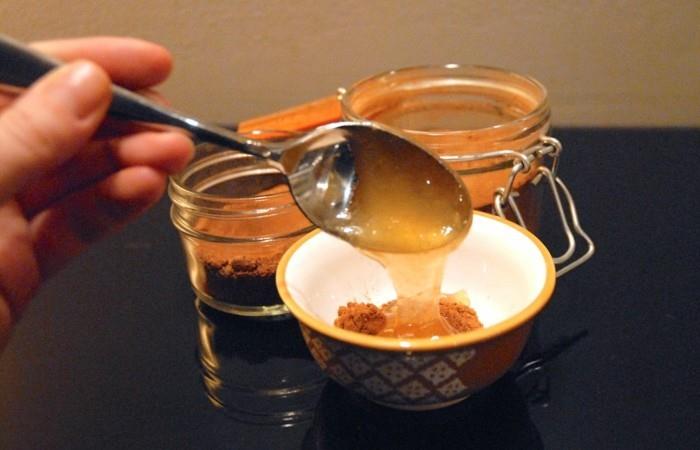 lääkekaappi luonnolliset korjaustoimenpiteet ayurveda yrtit hunaja