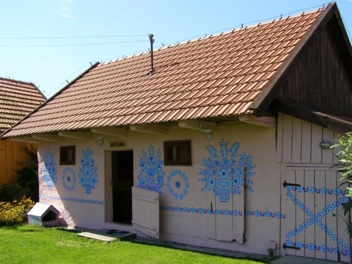 talon julkisivun suunnittelu zalipie sininen kukkakuvio