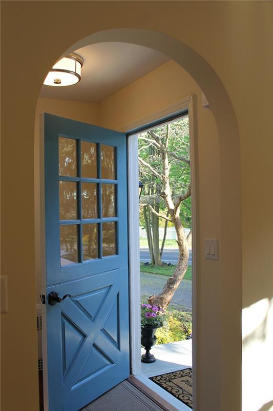 puiset ovet talon sisäänkäynnin talon ovi valmistettu puusta talon ovesta rakenna itsellesi vaalea puu pähkinäsininen