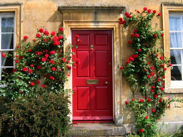 puiset ovet talon sisäänkäynnin talon ovi valmistettu puusta talon ovesta rakenna itsesi punaiseksi