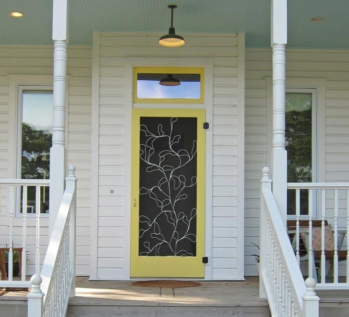 etuovet keltainen ovi kauniilla kukkakuvioilla