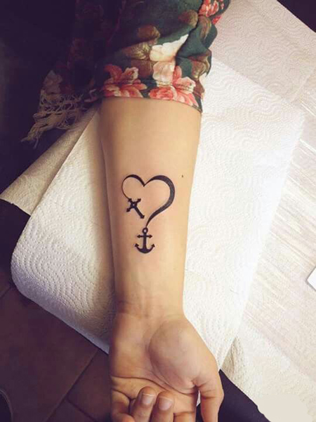 Horgony szív tetoválás