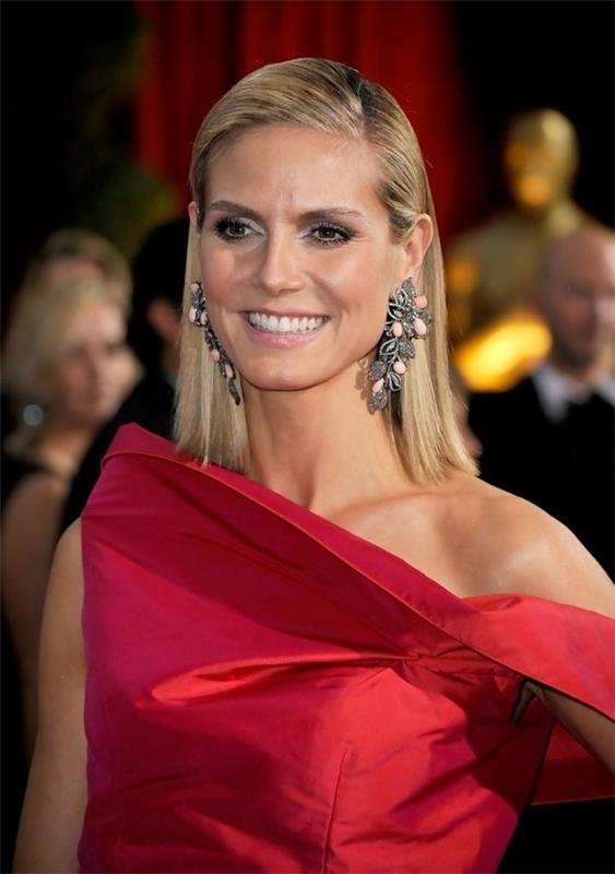 heidi klum suorat vaaleat hiukset taaksepäin