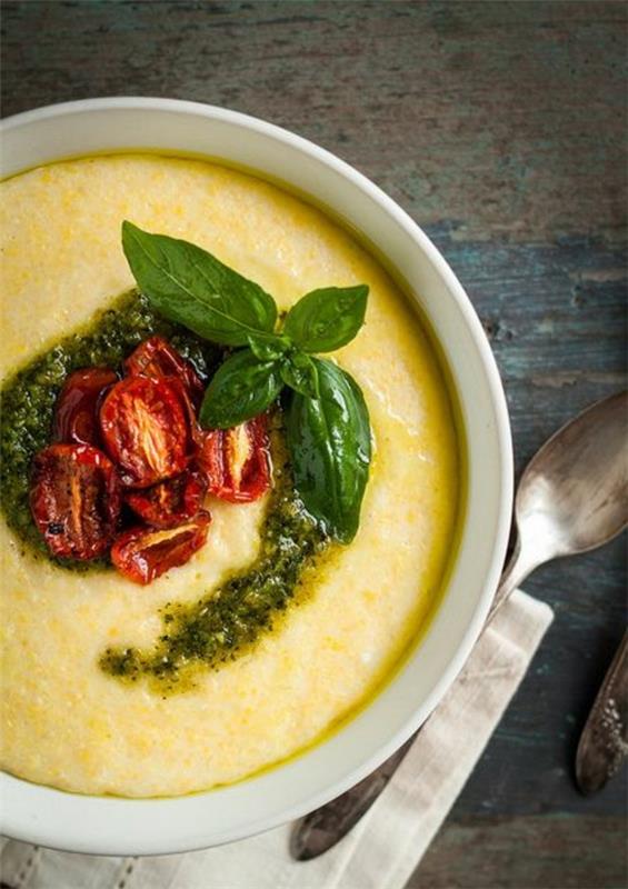 Paastoava laihdutuspuuro basilikakuivattuja tomaatteja