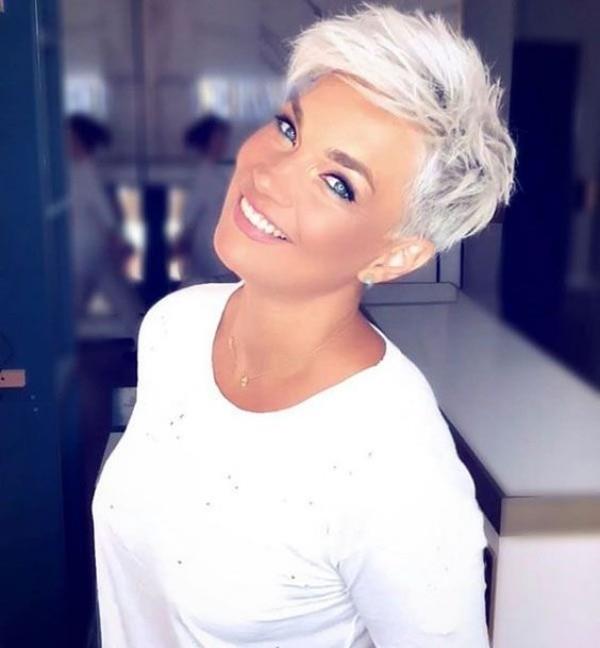kirkas blondi kampaus trendi kampaus pixie kampaus