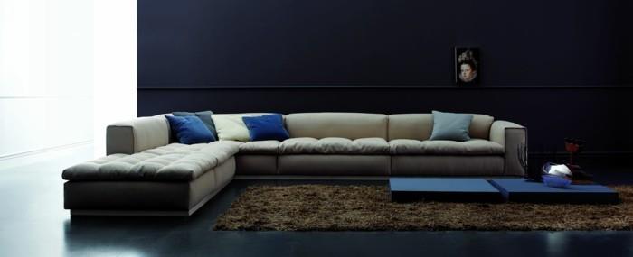 vaaleanharmaa design -sohva