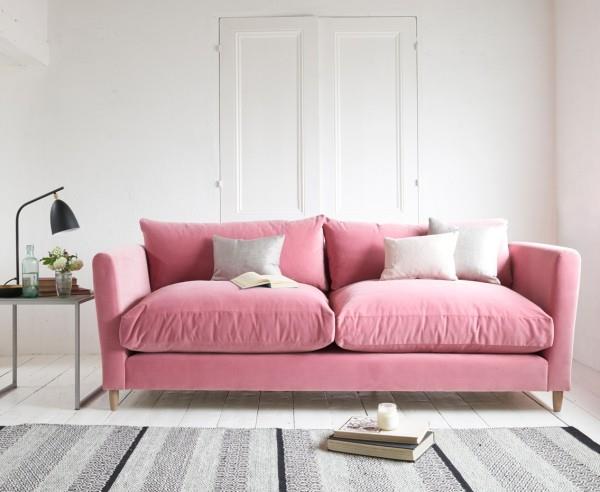 vaaleanpunainen sohva trendikkäitä värejä