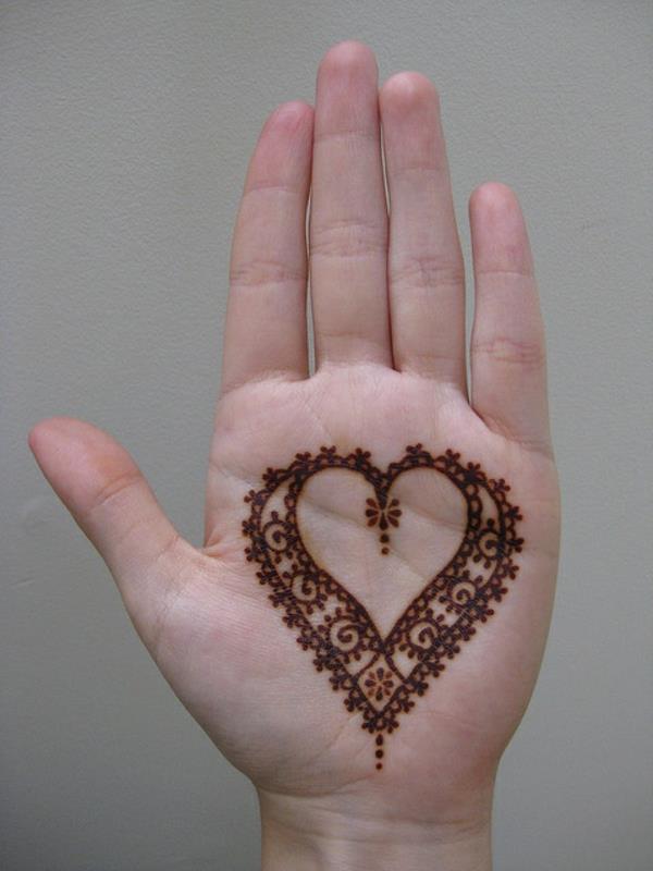 henna tatuointi sydämet käsi koristeet