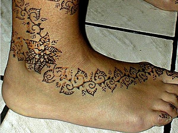 henna tatuoinnit ideoita tatuointi jalka