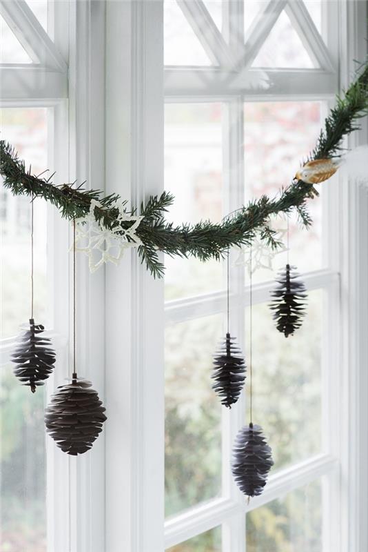 syksyn koristelu talvikoristelu näpertely männynkäpyillä takka joulukoriste ikkunan koristelu