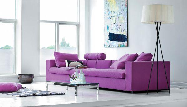 syksyn värit uudet trendit violetti sohva ja moderni seinätaide