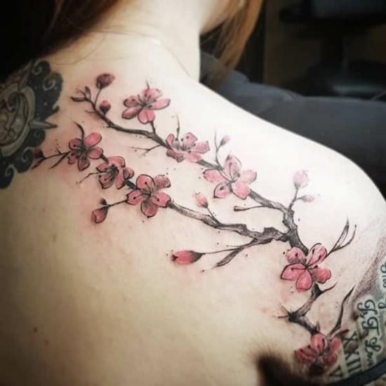 upeita kirsikankukka -tatuointi -ideoita takaisin