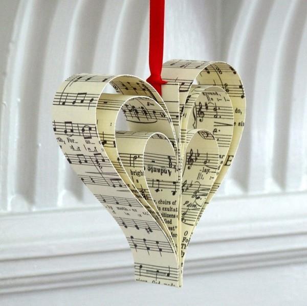 sydän tekee musiikkipaperia jouluun