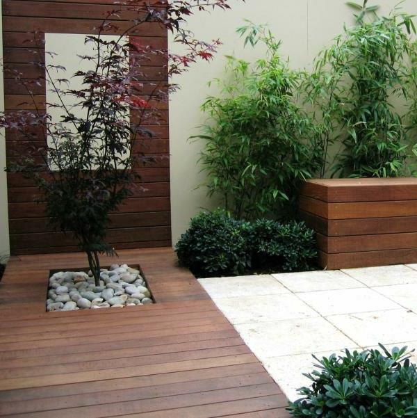Puutarhasuunnittelu puupaneelit takapihalla moderni