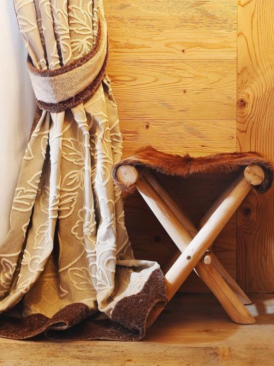 puinen sisustus talo luonnonpuukalusteet verhot tuoli