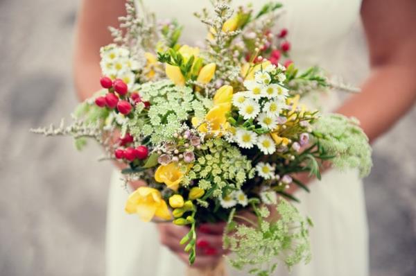 häät kukat keltainen wildflowers morsiamen kimppu