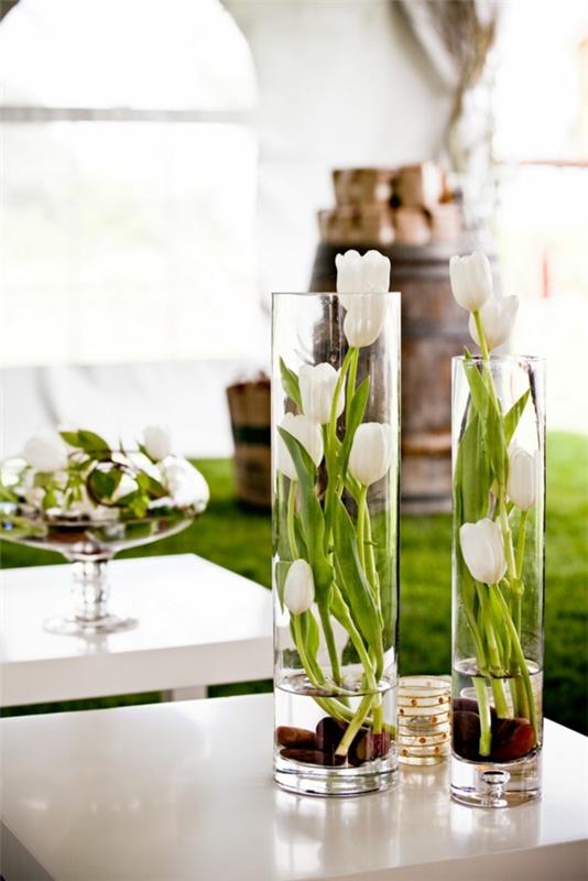 häät sisustusideoita pöydän koristelu tulppaaneilla valkoinen puutarhajuhla
