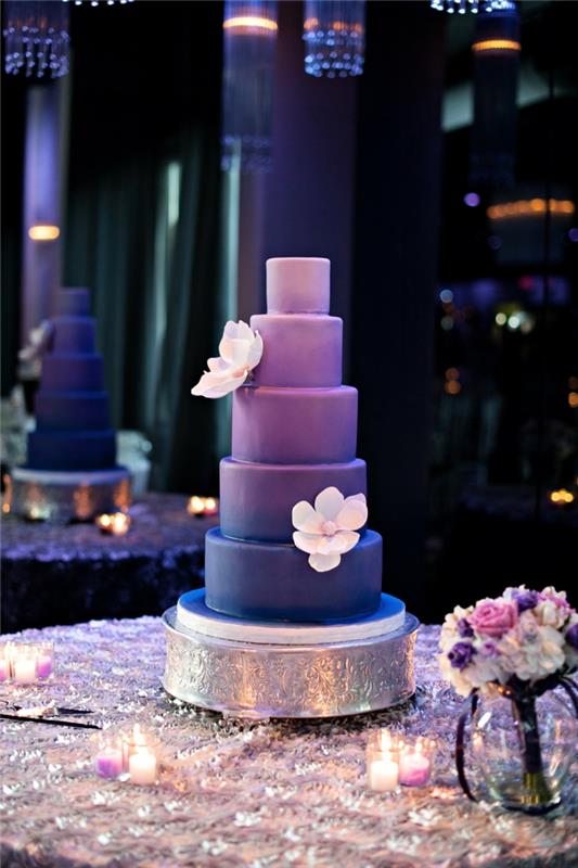 hääjuhlaideat hääkakku violetti juhlapöydän koristelu