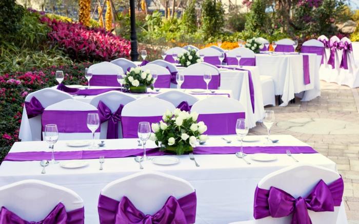 hääjuhlaideoita violetti pöytäkoristeita pöytäjuoksija puutarhajuhlaideoita
