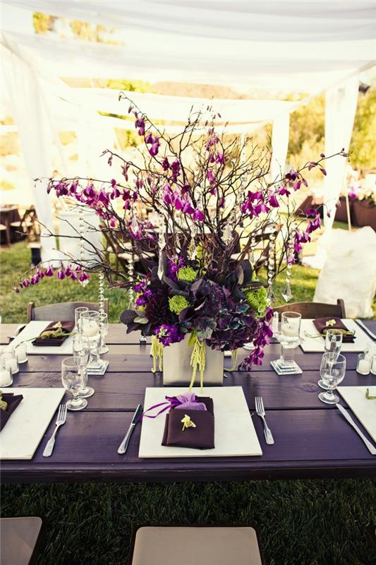 hääsuunnittelu violetti aksentti juhlapöydän koristeet
