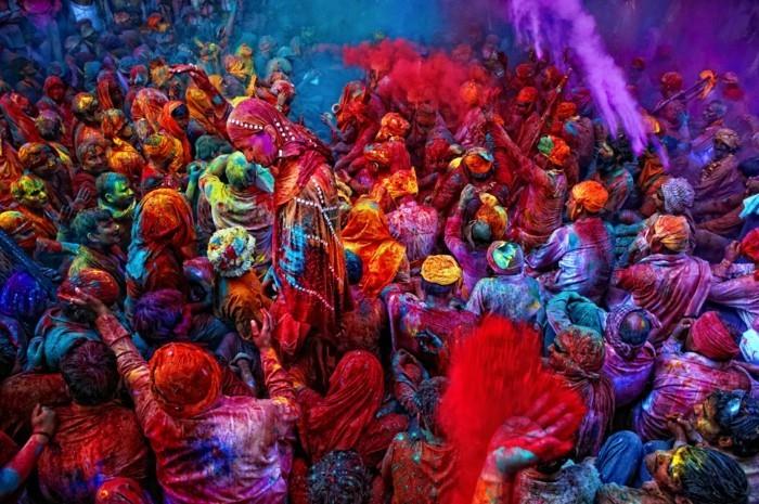 Holi -värifestivaali Intiassa