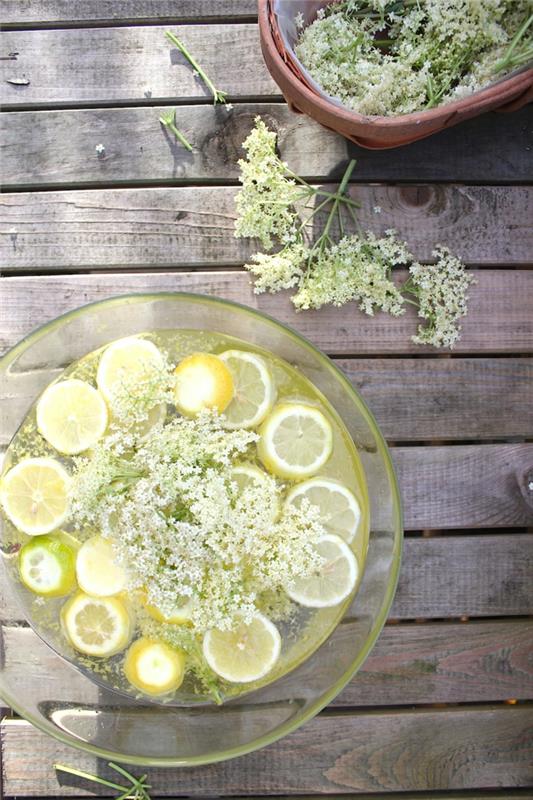 Elderflower siirappi valmistaa terveellistä juomaa