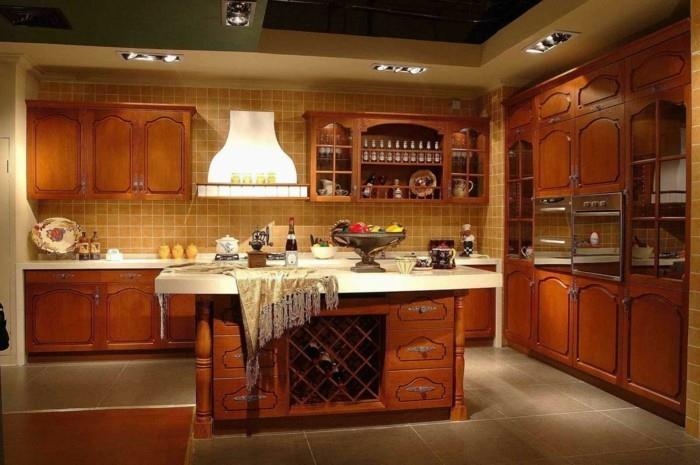 puinen keittiö tyylikkäät keittiökaapit suunnittelevat suuria lattialaattoja