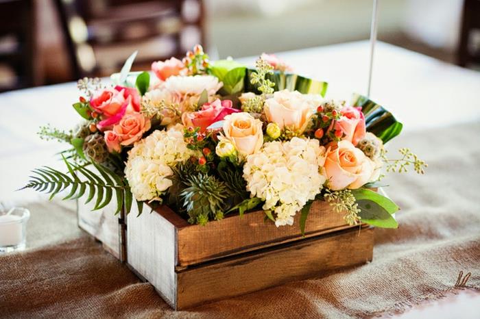 puinen laatikko diy ideoita pöytäkoristeet maalaismaisia ​​kukkia