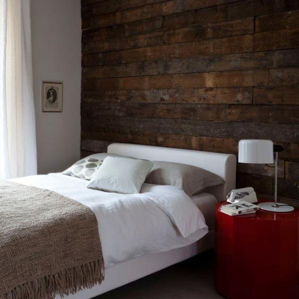 puupaneelit seinäsuunnittelu makuuhuone punainen sivupöytä