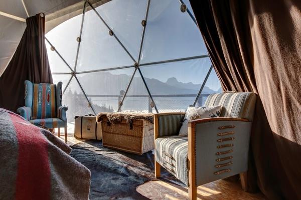 eco hotel iglu alpit sisustus panoraamaikkuna