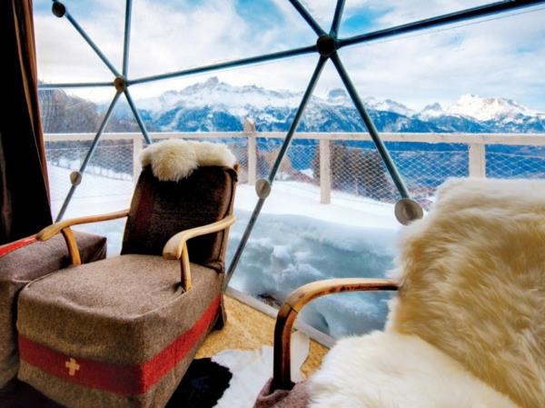 eco hotel iglu alpit nojatuoli lampaannahka