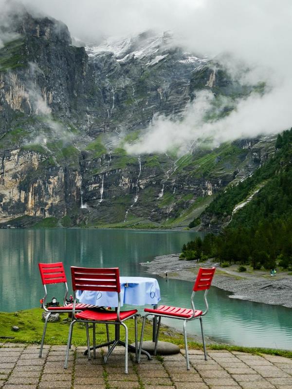 hotelli vuoret sumu ravintola öschinensee Sveitsi