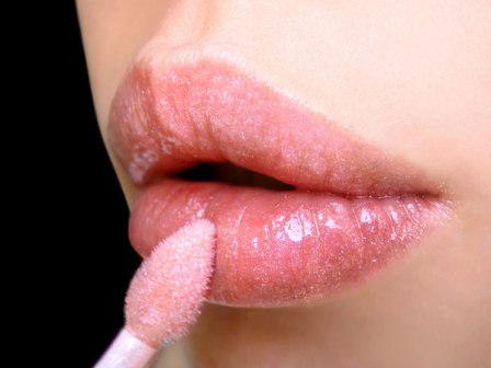 Hogyan kell tökéletesen felvinni a szájfényt?