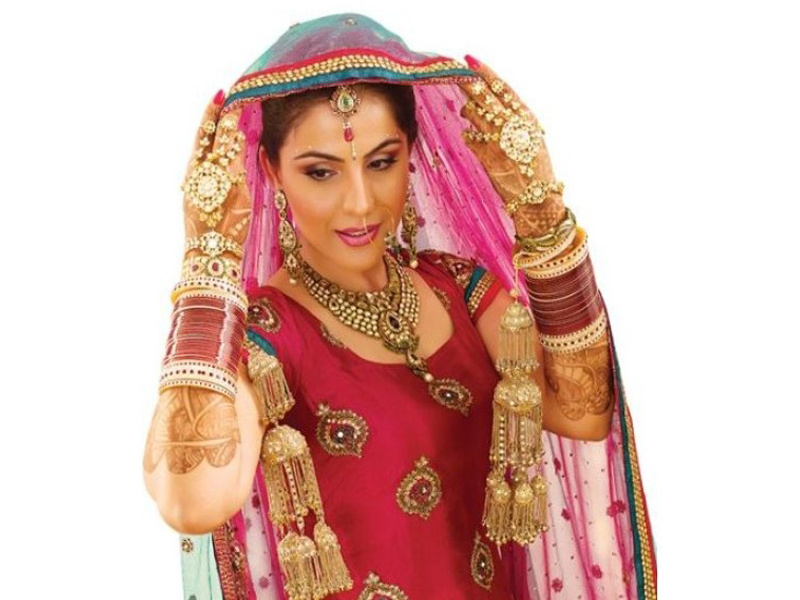Hvordan man laver Punjabi brude makeup