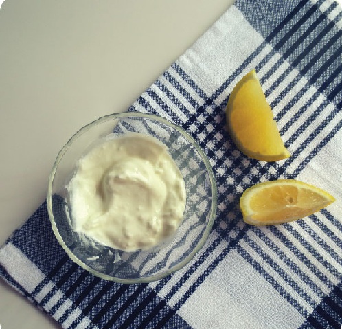 Yoghurt- og citronsaftmaske