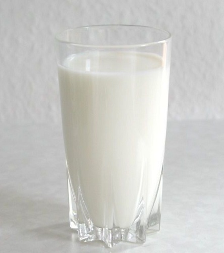 Rå mælk til behandling af rynker under øjet