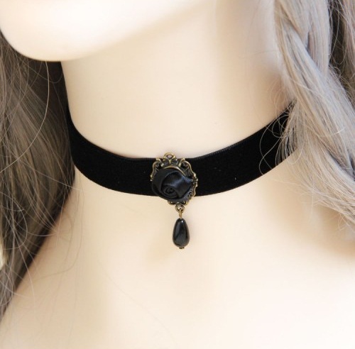 Sort Rose vedhæng blonder choker