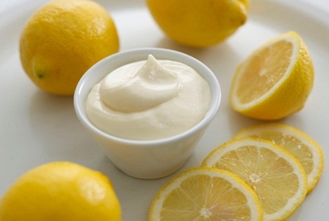 Mayonnaise og citronsaft ansigtsmaske
