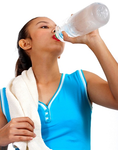 drikke vand for at reducere mavefedt på 7 dage